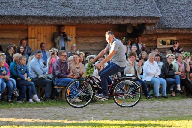 2017.gads. Līgo muzejā, M.Birze izrāde "Melnais portfelis".